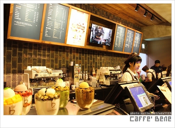 caffe bene韓國咖啡館：Caffe Bene(台中公益店)✪不管有沒有看韓劇，就是要來嚐鮮✪午夜場新選擇~103.04.24