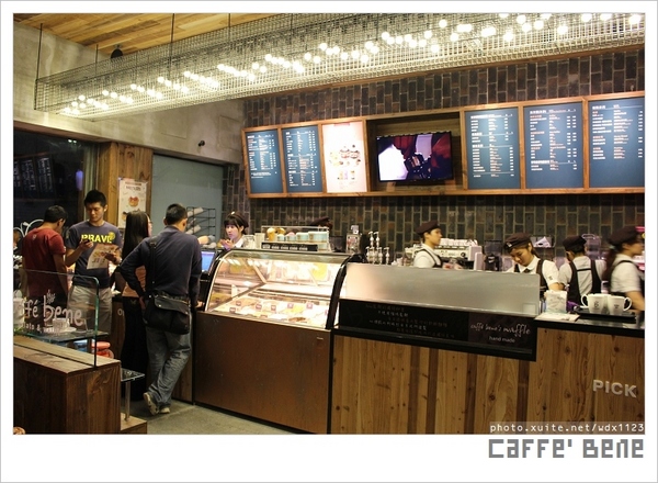 caffe bene韓國咖啡館：Caffe Bene(台中公益店)✪不管有沒有看韓劇，就是要來嚐鮮✪午夜場新選擇~103.04.24