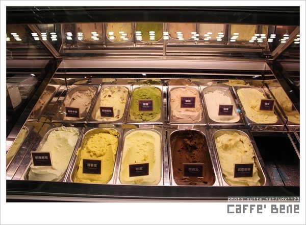 caffe bene韓國咖啡館：Caffe Bene(台中公益店)✪不管有沒有看韓劇，就是要來嚐鮮✪午夜場新選擇~103.04.24