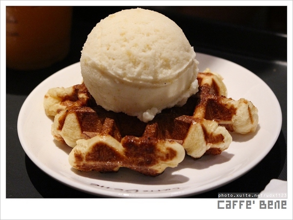 caffe bene韓國咖啡館：Caffe Bene(台中公益店)✪不管有沒有看韓劇，就是要來嚐鮮✪午夜場新選擇~103.04.24