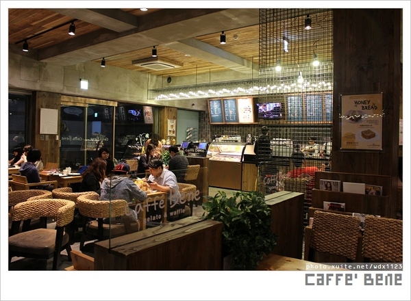 caffe bene韓國咖啡館：Caffe Bene(台中公益店)✪不管有沒有看韓劇，就是要來嚐鮮✪午夜場新選擇~103.04.24