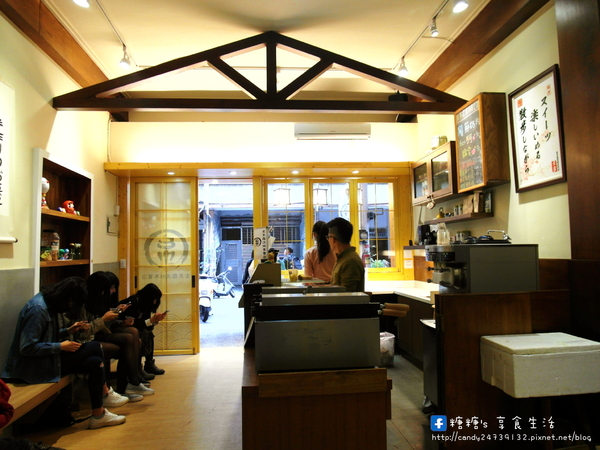 金帛霜淇淋專賣店:〖台中│美食〗金帛霜淇淋專賣店 ❤ 令人溶化的熔岩鯛魚燒新上市!!可可外皮搭配香濃可可醬及香脆榛果,滋味香甜不膩,層次豐富,令人愛不釋手的美味!!