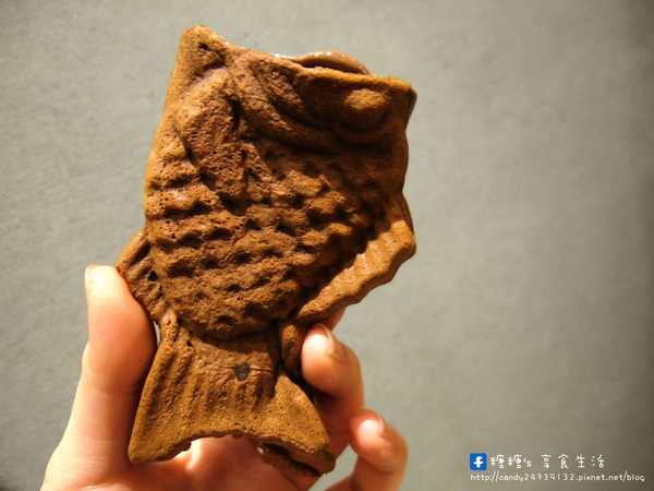 金帛霜淇淋專賣店:〖台中│美食〗金帛霜淇淋專賣店 ❤ 令人溶化的熔岩鯛魚燒新上市!!可可外皮搭配香濃可可醬及香脆榛果,滋味香甜不膩,層次豐富,令人愛不釋手的美味!!