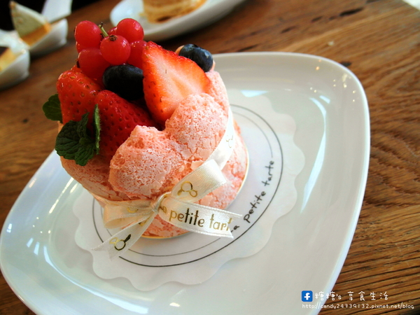La Petite Tarte 樂緹波兒手作塔派:〖台中│美食〗La Petite Tarte 樂緹波兒手作塔派 ❤ 超美法式甜點登場!!還有提供手作塔派/生日蛋糕/甜點禮盒/婚禮喜餅/茶會外燴唷!!