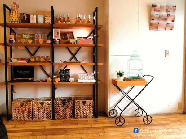 La Petite Tarte 樂緹波兒手作塔派:〖台中│美食〗La Petite Tarte 樂緹波兒手作塔派 ❤ 超美法式甜點登場!!還有提供手作塔派/生日蛋糕/甜點禮盒/婚禮喜餅/茶會外燴唷!!