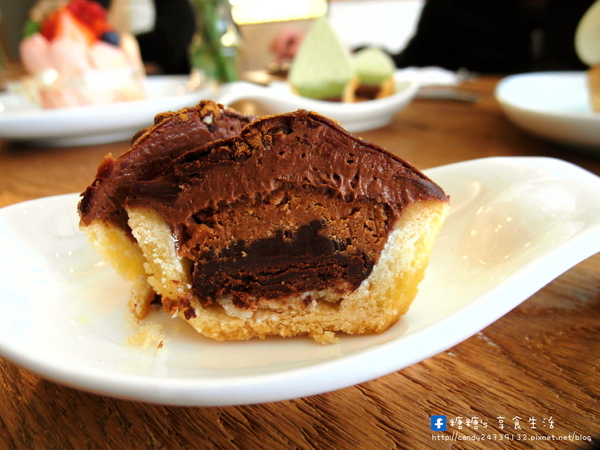 La Petite Tarte 樂緹波兒手作塔派:〖台中│美食〗La Petite Tarte 樂緹波兒手作塔派 ❤ 超美法式甜點登場!!還有提供手作塔派/生日蛋糕/甜點禮盒/婚禮喜餅/茶會外燴唷!!