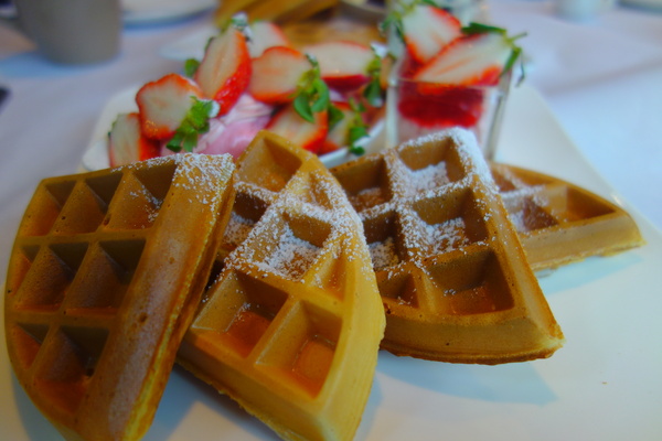 左岸巴黎香草人文咖啡館：1031220[官本金文愛台灣]台中市北屯區二訪左岸巴黎香草人文咖啡館美味下午茶鬆餅輕鬆悠閒過週末