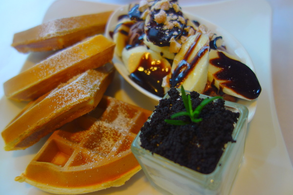 左岸巴黎香草人文咖啡館：1031220[官本金文愛台灣]台中市北屯區二訪左岸巴黎香草人文咖啡館美味下午茶鬆餅輕鬆悠閒過週末