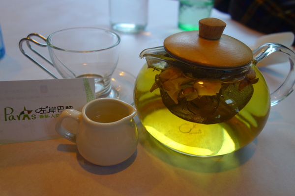 左岸巴黎香草人文咖啡館：1031220[官本金文愛台灣]台中市北屯區二訪左岸巴黎香草人文咖啡館美味下午茶鬆餅輕鬆悠閒過週末