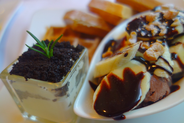 左岸巴黎香草人文咖啡館：1031220[官本金文愛台灣]台中市北屯區二訪左岸巴黎香草人文咖啡館美味下午茶鬆餅輕鬆悠閒過週末