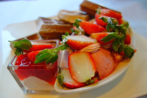 左岸巴黎香草人文咖啡館：1031220[官本金文愛台灣]台中市北屯區二訪左岸巴黎香草人文咖啡館美味下午茶鬆餅輕鬆悠閒過週末