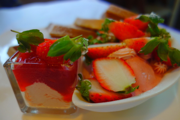 左岸巴黎香草人文咖啡館：1031220[官本金文愛台灣]台中市北屯區二訪左岸巴黎香草人文咖啡館美味下午茶鬆餅輕鬆悠閒過週末