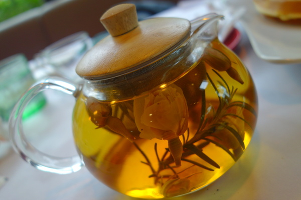 左岸巴黎香草人文咖啡館：1031220[官本金文愛台灣]台中市北屯區二訪左岸巴黎香草人文咖啡館美味下午茶鬆餅輕鬆悠閒過週末