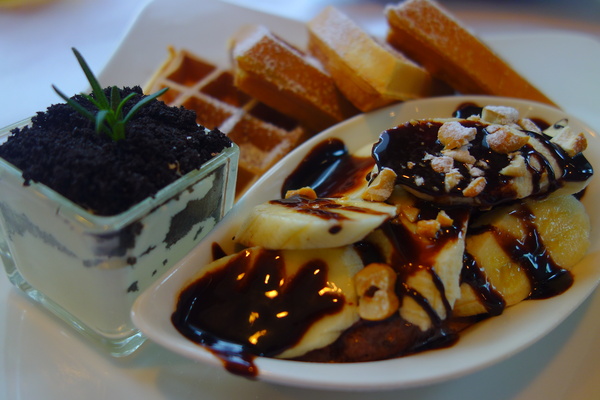 左岸巴黎香草人文咖啡館：1031220[官本金文愛台灣]台中市北屯區二訪左岸巴黎香草人文咖啡館美味下午茶鬆餅輕鬆悠閒過週末