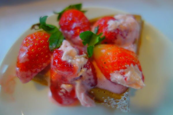 左岸巴黎香草人文咖啡館：1031220[官本金文愛台灣]台中市北屯區二訪左岸巴黎香草人文咖啡館美味下午茶鬆餅輕鬆悠閒過週末