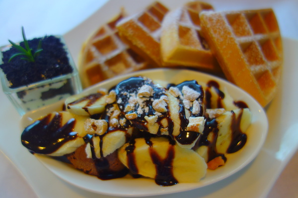 左岸巴黎香草人文咖啡館：1031220[官本金文愛台灣]台中市北屯區二訪左岸巴黎香草人文咖啡館美味下午茶鬆餅輕鬆悠閒過週末