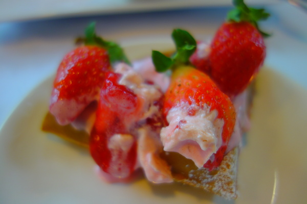 左岸巴黎香草人文咖啡館：1031220[官本金文愛台灣]台中市北屯區二訪左岸巴黎香草人文咖啡館美味下午茶鬆餅輕鬆悠閒過週末