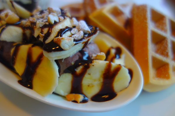 左岸巴黎香草人文咖啡館：1031220[官本金文愛台灣]台中市北屯區二訪左岸巴黎香草人文咖啡館美味下午茶鬆餅輕鬆悠閒過週末