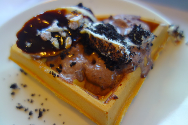 左岸巴黎香草人文咖啡館：1031220[官本金文愛台灣]台中市北屯區二訪左岸巴黎香草人文咖啡館美味下午茶鬆餅輕鬆悠閒過週末