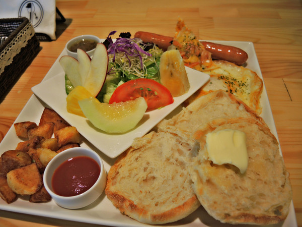 造角：[台中]平價美味早午餐X米香咖啡IN造角