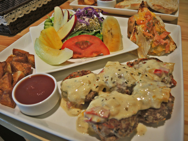 造角：[台中]平價美味早午餐X米香咖啡IN造角