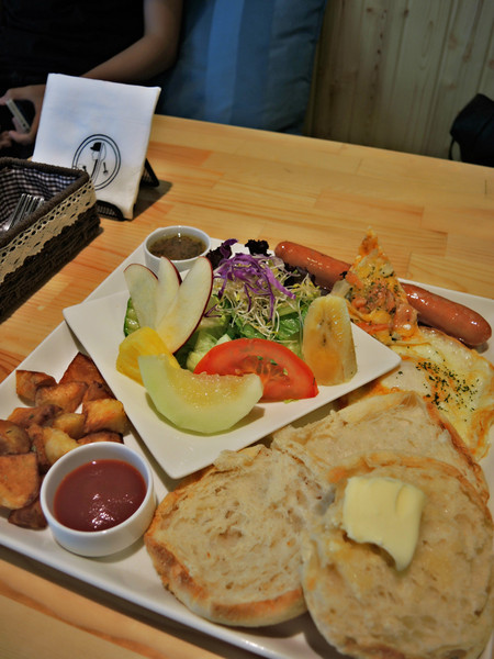 造角：[台中]平價美味早午餐X米香咖啡IN造角