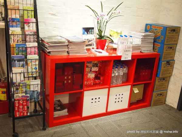 NEOSOHO 萬邦個旅商務：【景點】台北NEOSOHO Taiwan 萬邦個旅商務中心@中正捷運MRT台北車站 : 區位便捷完善,環境舒服乾淨,適合短暫休憩與包車旅遊的膠囊旅館進化版!