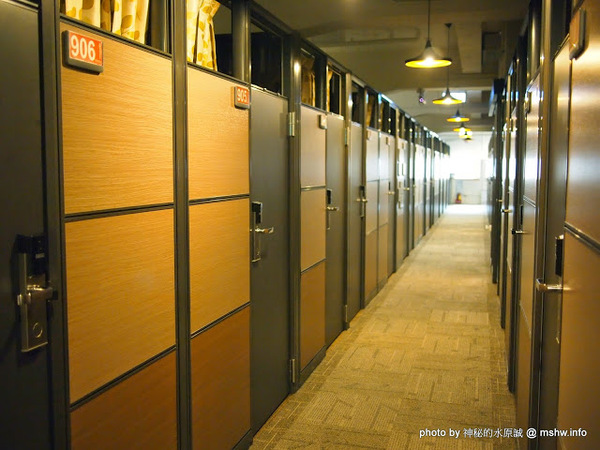 NEOSOHO 萬邦個旅商務：【景點】台北NEOSOHO Taiwan 萬邦個旅商務中心@中正捷運MRT台北車站 : 區位便捷完善,環境舒服乾淨,適合短暫休憩與包車旅遊的膠囊旅館進化版!