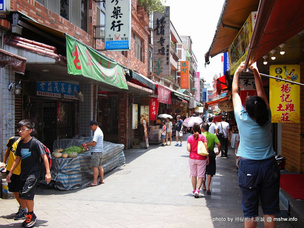 NEOSOHO 萬邦個旅商務：【景點】台北NEOSOHO Taiwan 萬邦個旅商務中心@中正捷運MRT台北車站 : 區位便捷完善,環境舒服乾淨,適合短暫休憩與包車旅遊的膠囊旅館進化版!