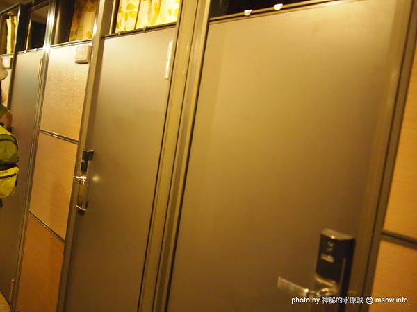 NEOSOHO 萬邦個旅商務：【景點】台北NEOSOHO Taiwan 萬邦個旅商務中心@中正捷運MRT台北車站 : 區位便捷完善,環境舒服乾淨,適合短暫休憩與包車旅遊的膠囊旅館進化版!