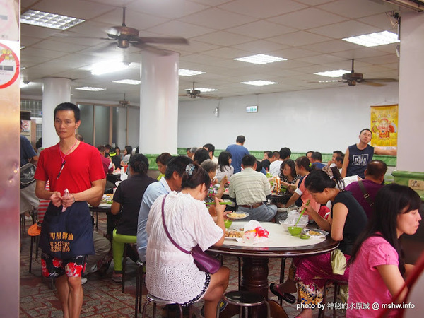 NEOSOHO 萬邦個旅商務：【景點】台北NEOSOHO Taiwan 萬邦個旅商務中心@中正捷運MRT台北車站 : 區位便捷完善,環境舒服乾淨,適合短暫休憩與包車旅遊的膠囊旅館進化版!