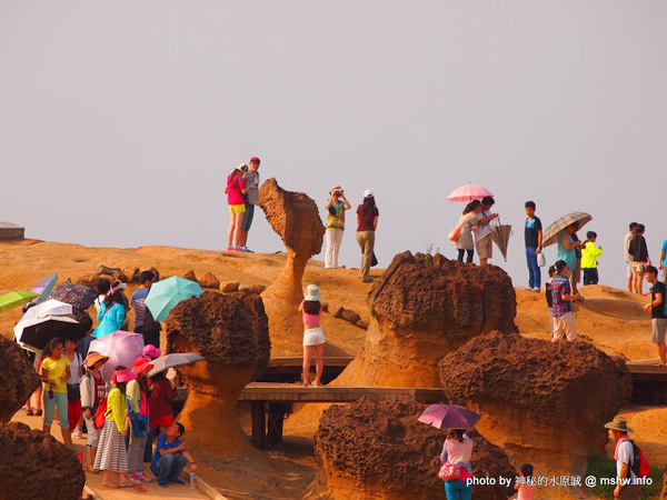 NEOSOHO 萬邦個旅商務：【景點】台北NEOSOHO Taiwan 萬邦個旅商務中心@中正捷運MRT台北車站 : 區位便捷完善,環境舒服乾淨,適合短暫休憩與包車旅遊的膠囊旅館進化版!