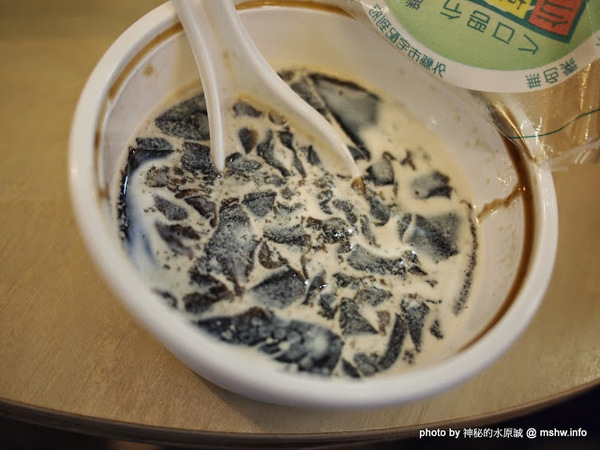 NEOSOHO 萬邦個旅商務：【景點】台北NEOSOHO Taiwan 萬邦個旅商務中心@中正捷運MRT台北車站 : 區位便捷完善,環境舒服乾淨,適合短暫休憩與包車旅遊的膠囊旅館進化版!