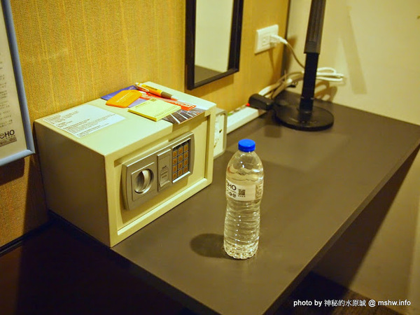 NEOSOHO 萬邦個旅商務：【景點】台北NEOSOHO Taiwan 萬邦個旅商務中心@中正捷運MRT台北車站 : 區位便捷完善,環境舒服乾淨,適合短暫休憩與包車旅遊的膠囊旅館進化版!