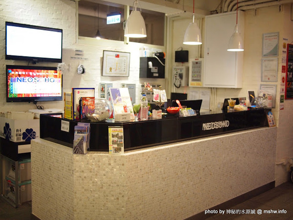 NEOSOHO 萬邦個旅商務：【景點】台北NEOSOHO Taiwan 萬邦個旅商務中心@中正捷運MRT台北車站 : 區位便捷完善,環境舒服乾淨,適合短暫休憩與包車旅遊的膠囊旅館進化版!