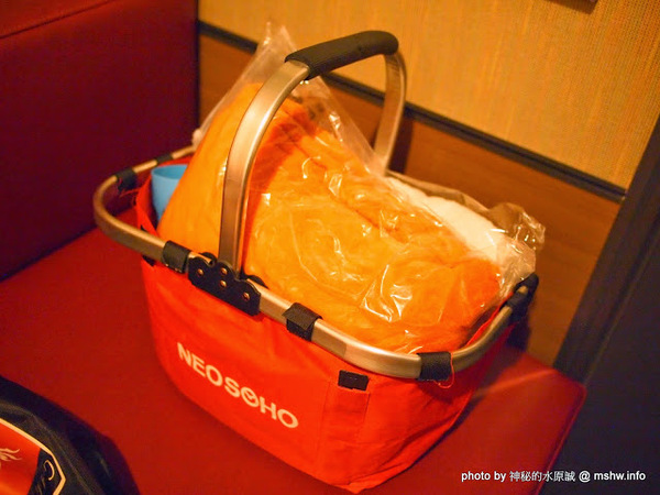 NEOSOHO 萬邦個旅商務：【景點】台北NEOSOHO Taiwan 萬邦個旅商務中心@中正捷運MRT台北車站 : 區位便捷完善,環境舒服乾淨,適合短暫休憩與包車旅遊的膠囊旅館進化版!