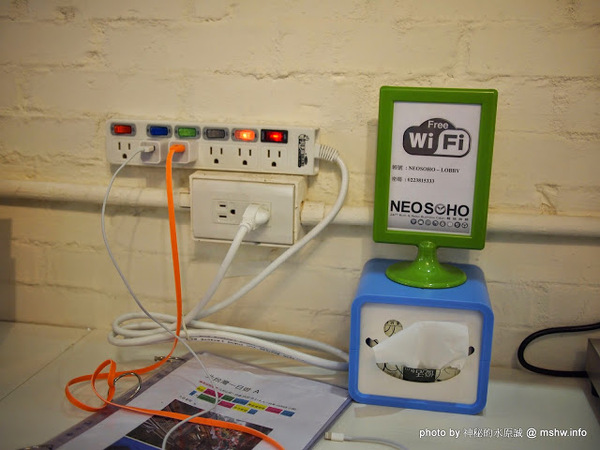 NEOSOHO 萬邦個旅商務：【景點】台北NEOSOHO Taiwan 萬邦個旅商務中心@中正捷運MRT台北車站 : 區位便捷完善,環境舒服乾淨,適合短暫休憩與包車旅遊的膠囊旅館進化版!