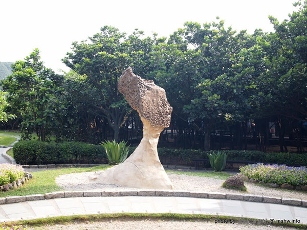 NEOSOHO 萬邦個旅商務：【景點】台北NEOSOHO Taiwan 萬邦個旅商務中心@中正捷運MRT台北車站 : 區位便捷完善,環境舒服乾淨,適合短暫休憩與包車旅遊的膠囊旅館進化版!