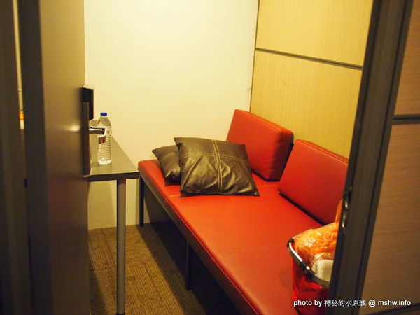 NEOSOHO 萬邦個旅商務：【景點】台北NEOSOHO Taiwan 萬邦個旅商務中心@中正捷運MRT台北車站 : 區位便捷完善,環境舒服乾淨,適合短暫休憩與包車旅遊的膠囊旅館進化版!