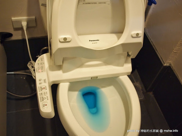 NEOSOHO 萬邦個旅商務：【景點】台北NEOSOHO Taiwan 萬邦個旅商務中心@中正捷運MRT台北車站 : 區位便捷完善,環境舒服乾淨,適合短暫休憩與包車旅遊的膠囊旅館進化版!