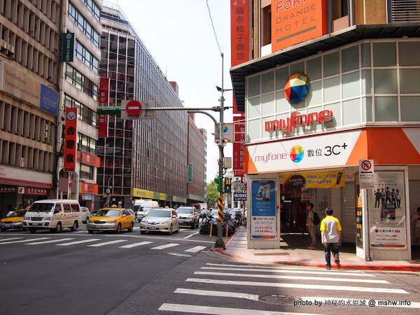 NEOSOHO 萬邦個旅商務：【景點】台北NEOSOHO Taiwan 萬邦個旅商務中心@中正捷運MRT台北車站 : 區位便捷完善,環境舒服乾淨,適合短暫休憩與包車旅遊的膠囊旅館進化版!