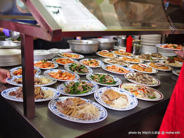 NEOSOHO 萬邦個旅商務：【景點】台北NEOSOHO Taiwan 萬邦個旅商務中心@中正捷運MRT台北車站 : 區位便捷完善,環境舒服乾淨,適合短暫休憩與包車旅遊的膠囊旅館進化版!