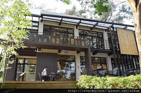 媽媽嘴咖啡(淡水樂活店)：♥淡水媽媽嘴咖啡-隱身樹林的幽靜