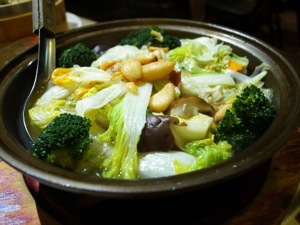 鼎馨棧復創美食館：＜台中｜北屯＞鼎馨棧復創美食館～古早台港式拿手菜料理～復古風＊經典合菜