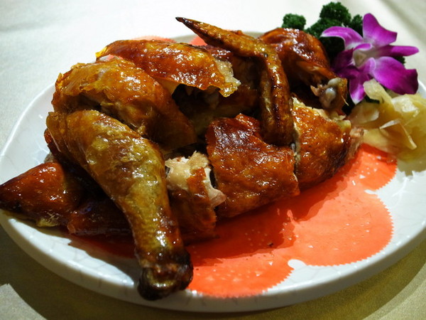 鼎馨棧復創美食館：＜台中｜北屯＞鼎馨棧復創美食館～古早台港式拿手菜料理～復古風＊經典合菜