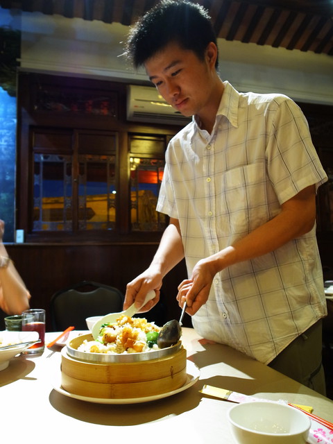 鼎馨棧復創美食館：＜台中｜北屯＞鼎馨棧復創美食館～古早台港式拿手菜料理～復古風＊經典合菜