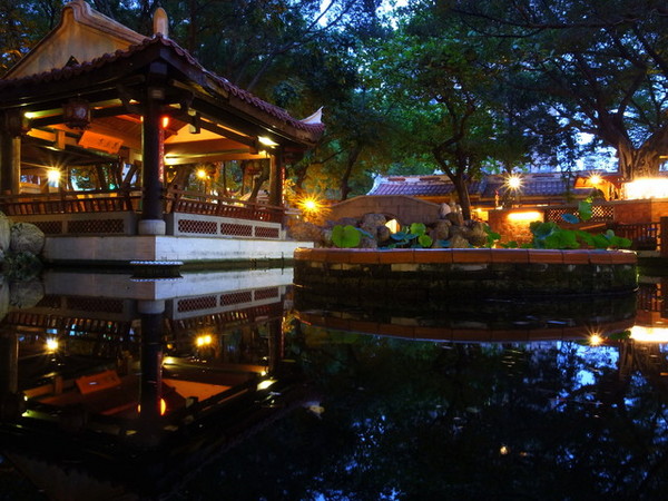 鼎馨棧復創美食館：＜台中｜北屯＞鼎馨棧復創美食館～古早台港式拿手菜料理～復古風＊經典合菜