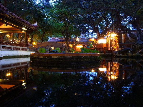 鼎馨棧復創美食館：＜台中｜北屯＞鼎馨棧復創美食館～古早台港式拿手菜料理～復古風＊經典合菜