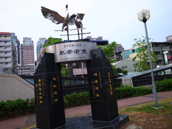 鼎馨棧復創美食館：＜台中｜北屯＞鼎馨棧復創美食館～古早台港式拿手菜料理～復古風＊經典合菜