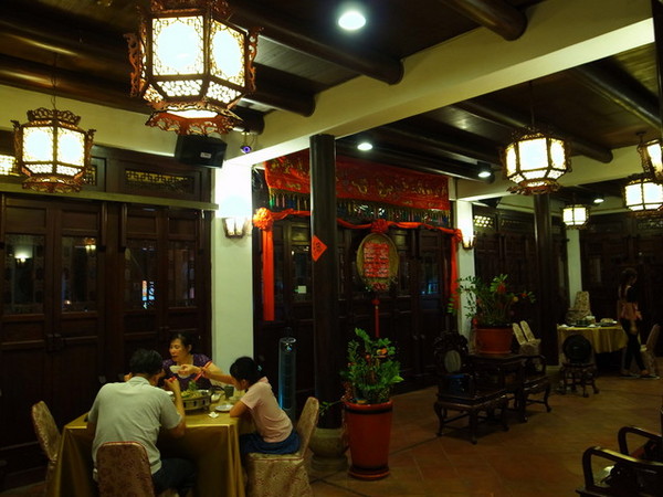 鼎馨棧復創美食館：＜台中｜北屯＞鼎馨棧復創美食館～古早台港式拿手菜料理～復古風＊經典合菜